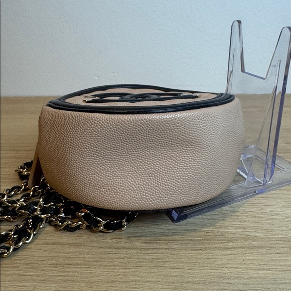 Chanel round filigree crossbody mini bag - Picture 5 of 9